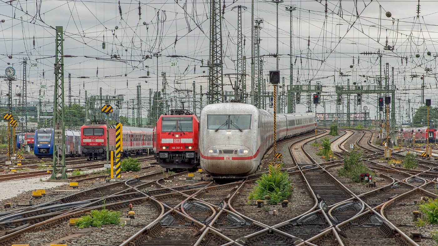 ICE 1 im Frankfurter Hauptbahnhof