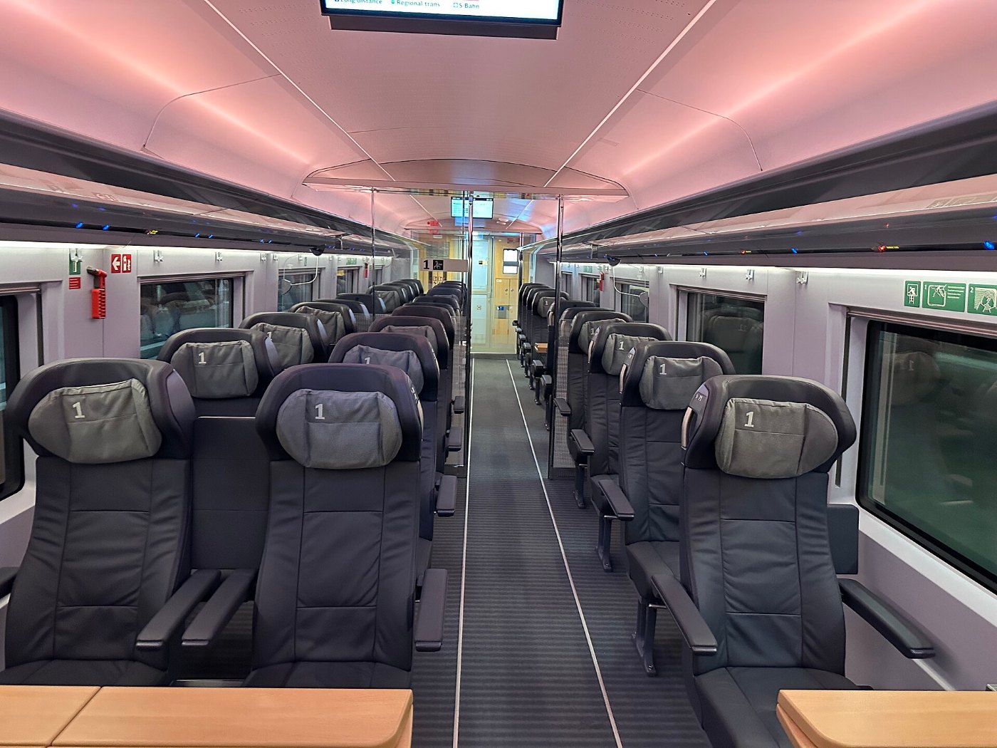 Erste Klasse im ICE 3neo, Baureihe 408