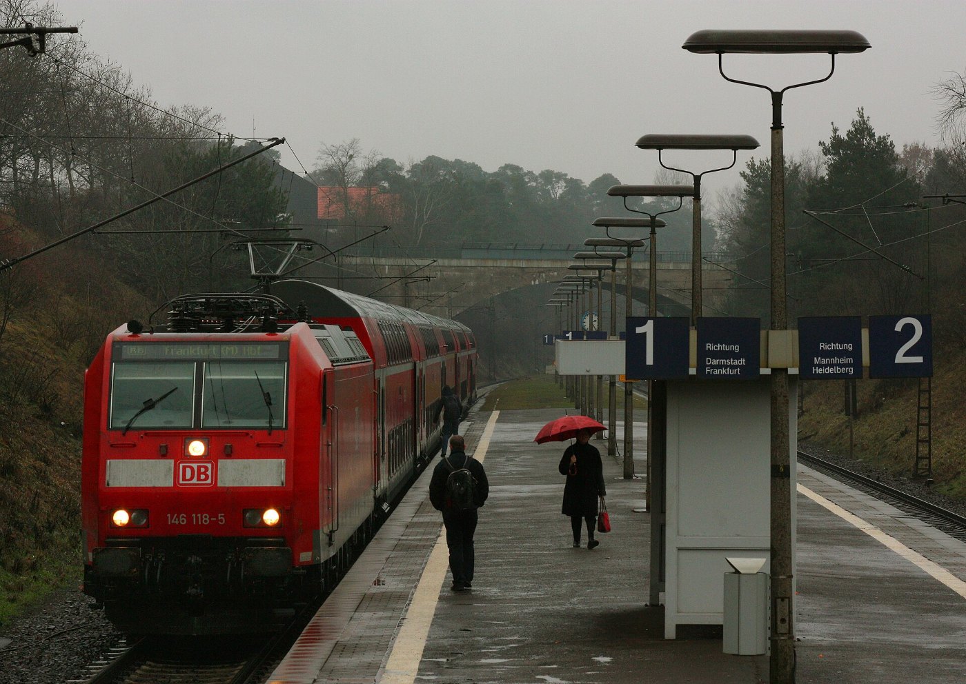 Baureihe 146 mit Regionalbahn in Darmstadt