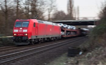 Baureihe 185 mit Güterzug bei Hannover