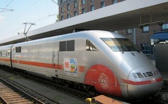ICE 1 in Hamburg-Altona