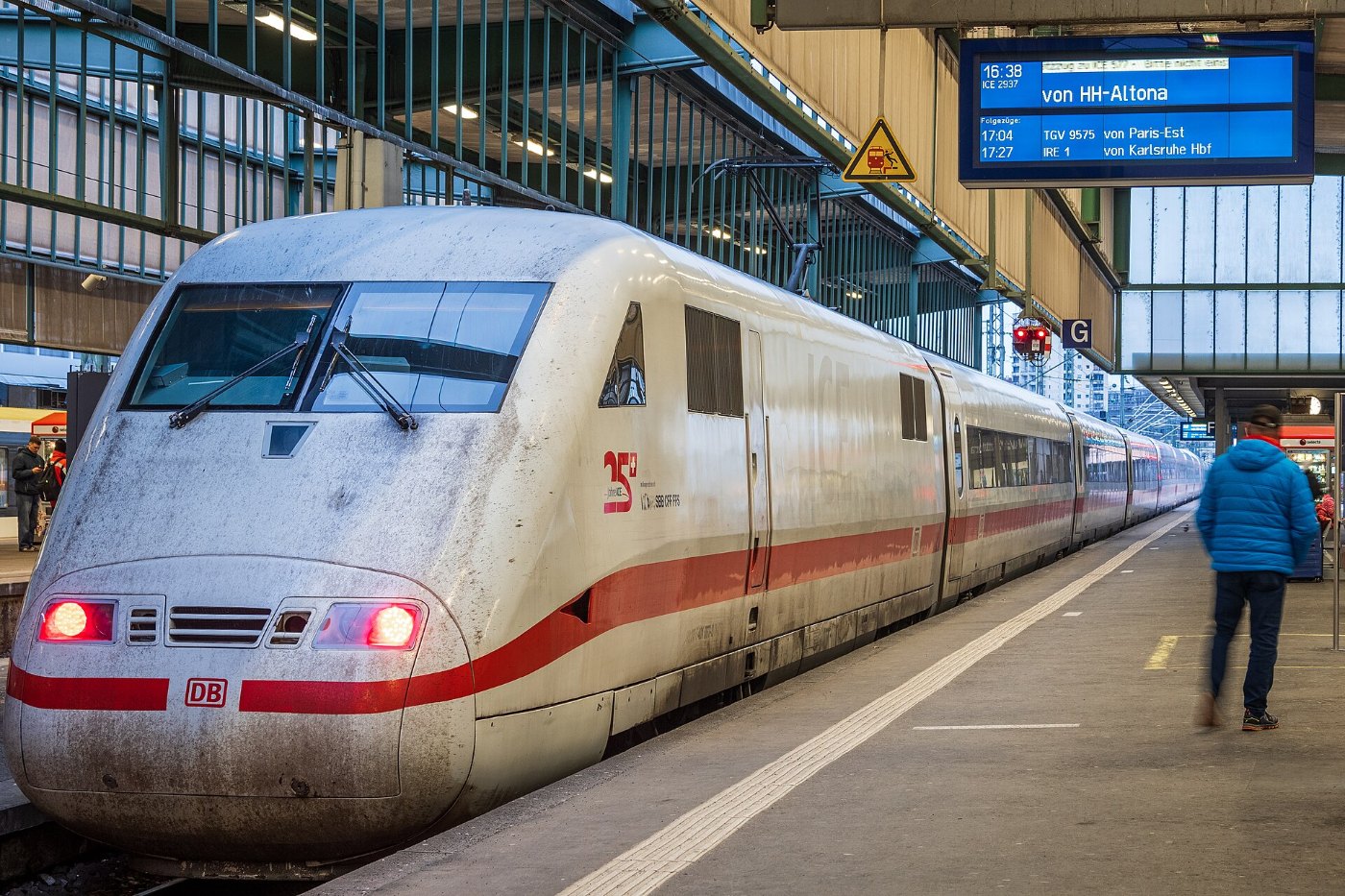ICE 1 im Stuttgarter Hauptbahnhof