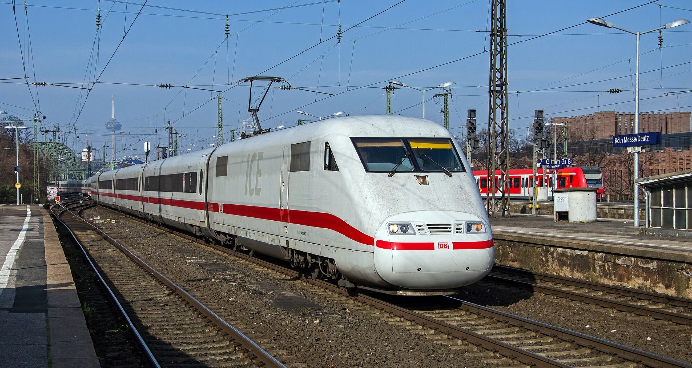 ICE 1 in Köln Messe-Deutz