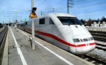 ICE 1 im Bahnhof München-Pasing