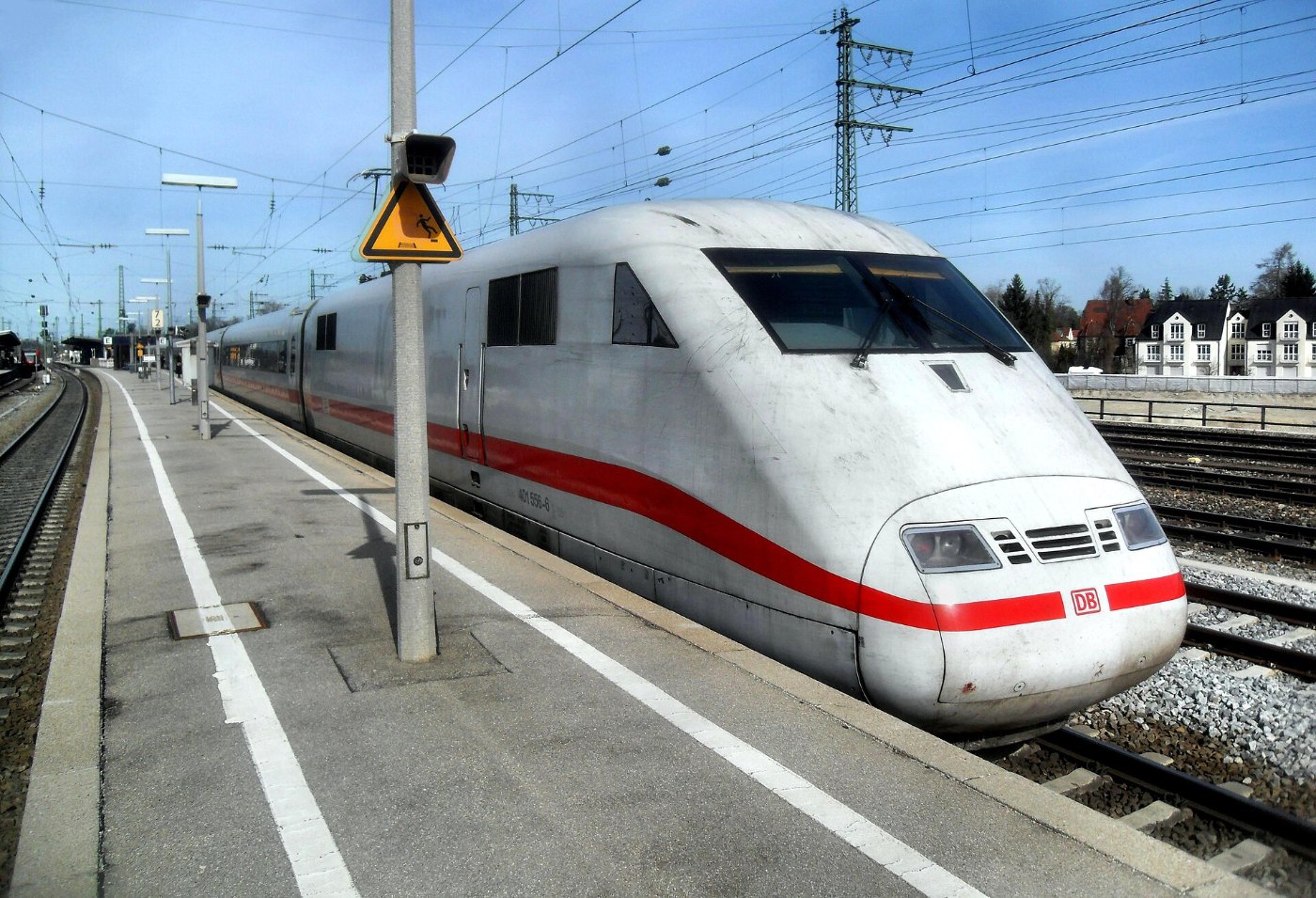 ICE 1 im Bahnhof München-Pasing