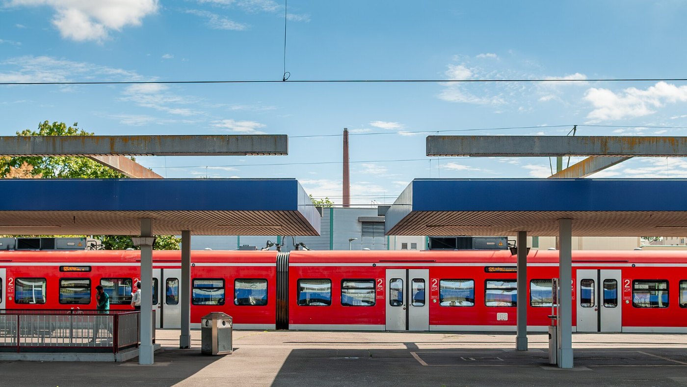 S-Bahn-Triebwagen Baureihe 425 in Ludwigshafen