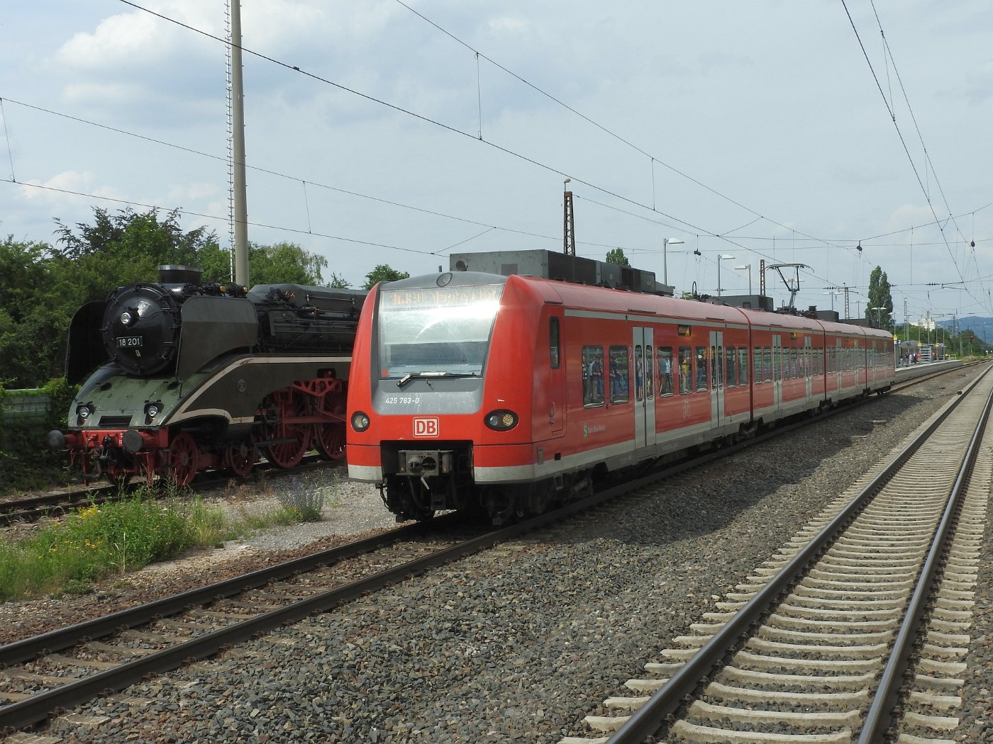 Triebwagen der Baureihe 425