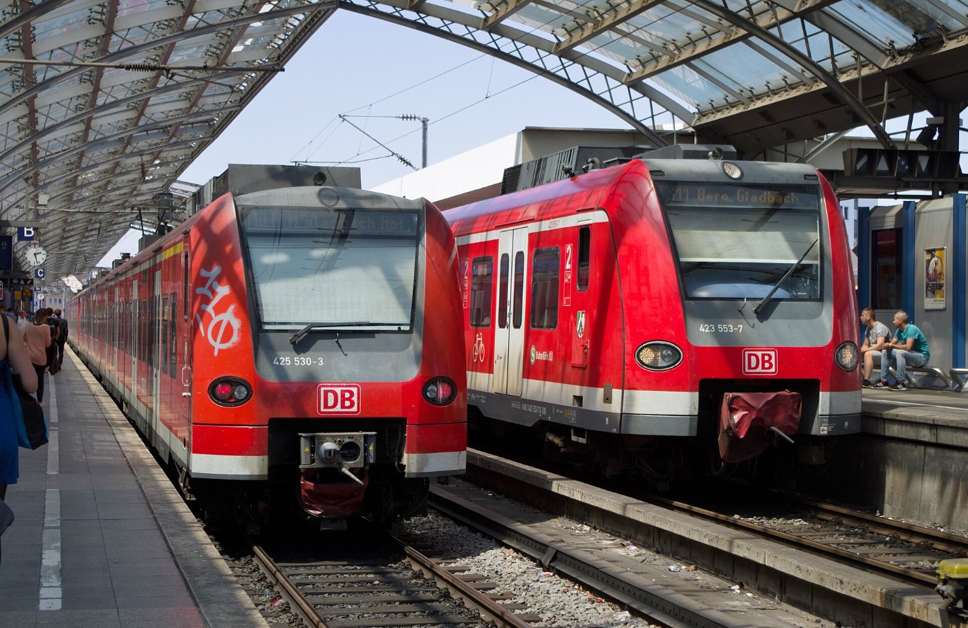 Baureihen 425 und 423 im Kölner Hauptbahnhof