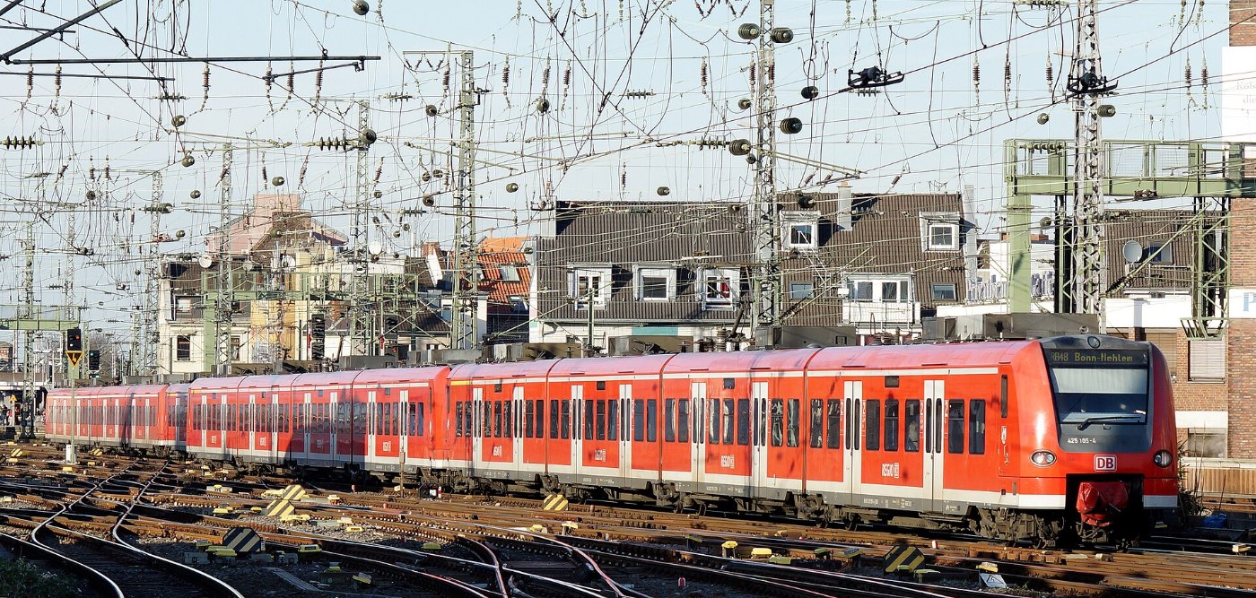 Baureihe 425 im Kölner Hauptbahnhof