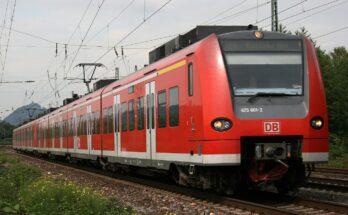 Triebwagen der Baureihe 425