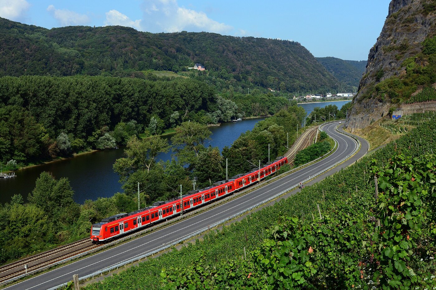 Triebwagen der Baureihe 425