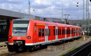 Triebwagen der Baureihe 425