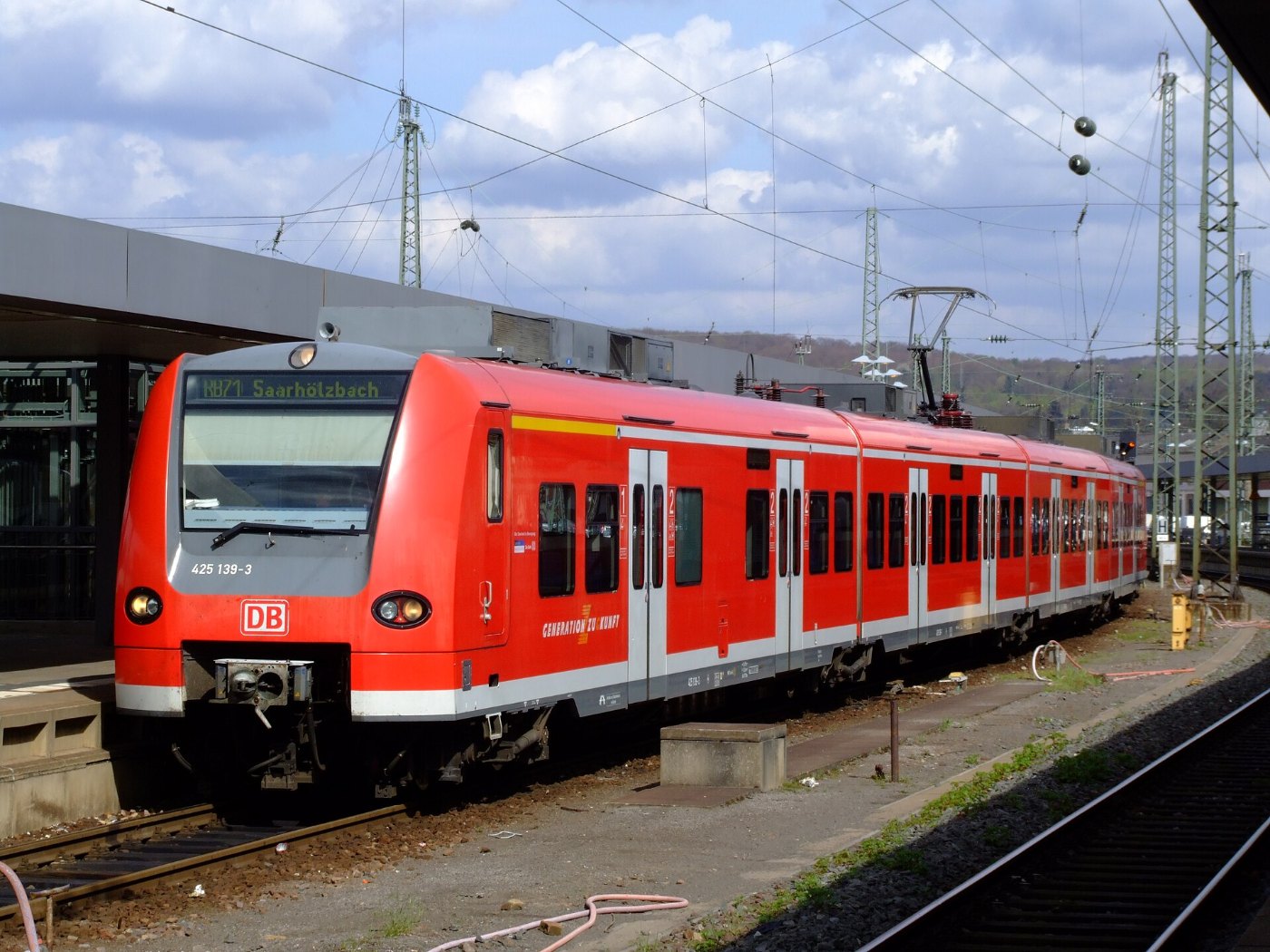 Triebwagen der Baureihe 425
