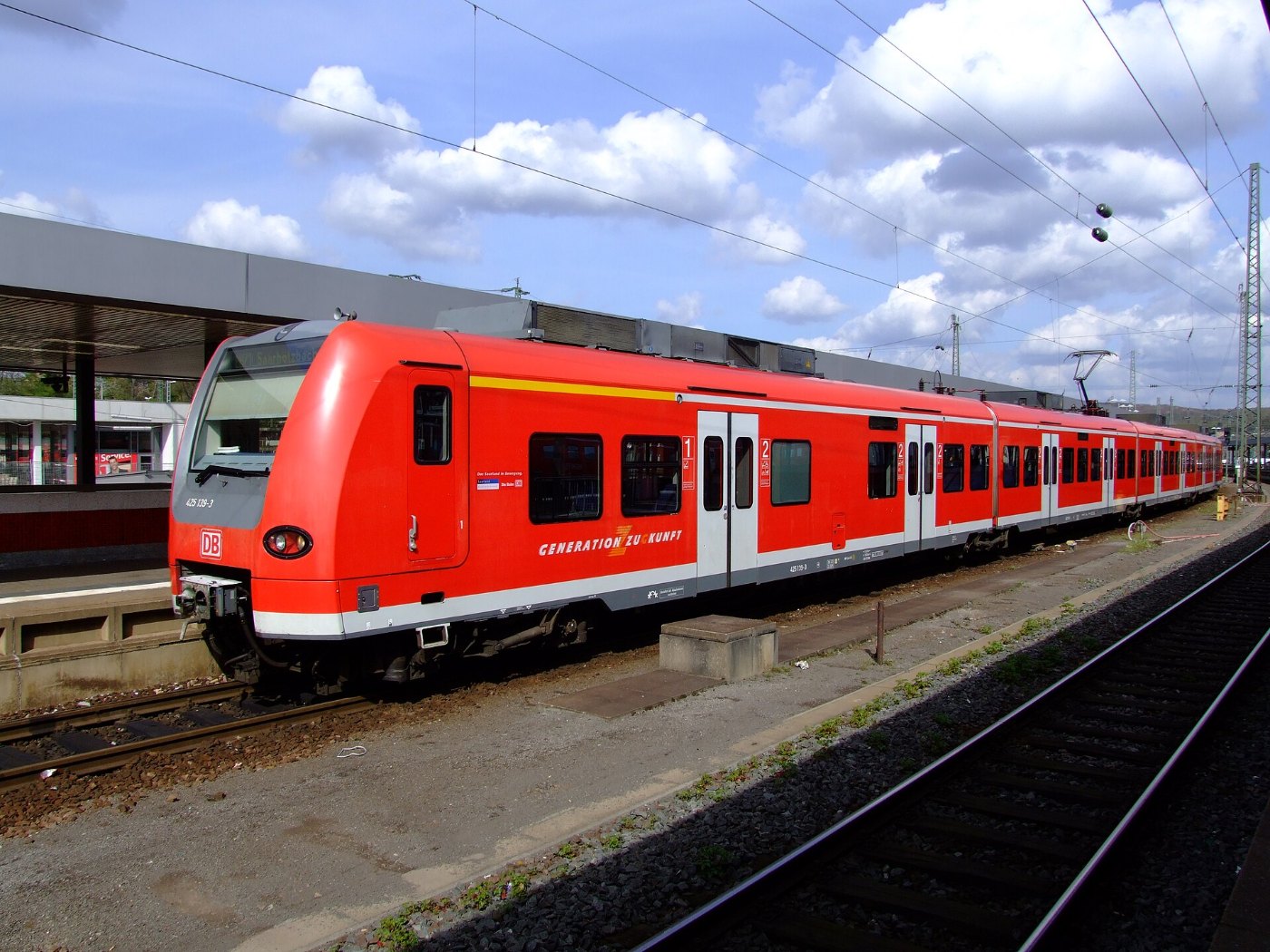 Triebwagen der Baureihe 425