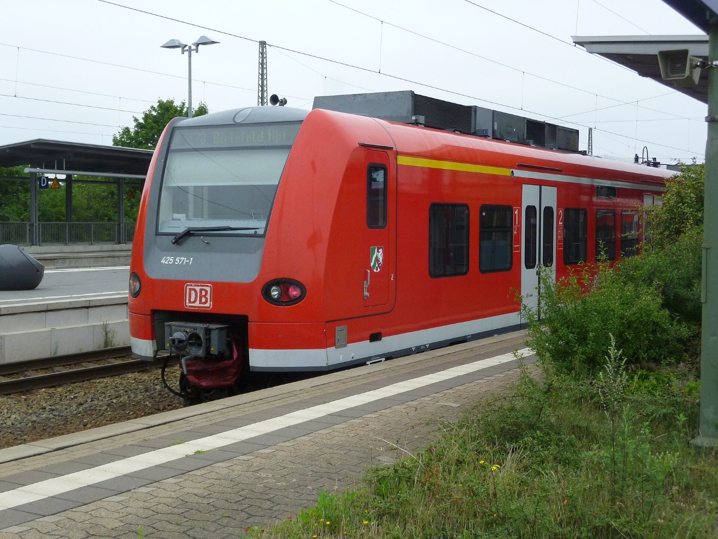 Baureihe 425 im Bahnhof Nienburg