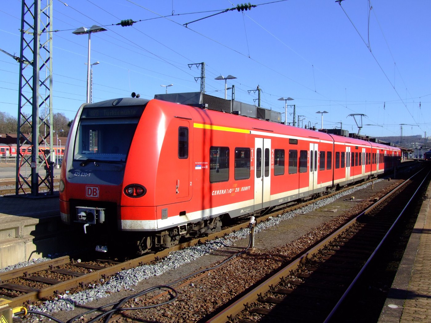 Triebwagen der Baureihe 425