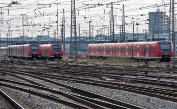 Gleisfeld mit Baureihe 425 in Mannheim