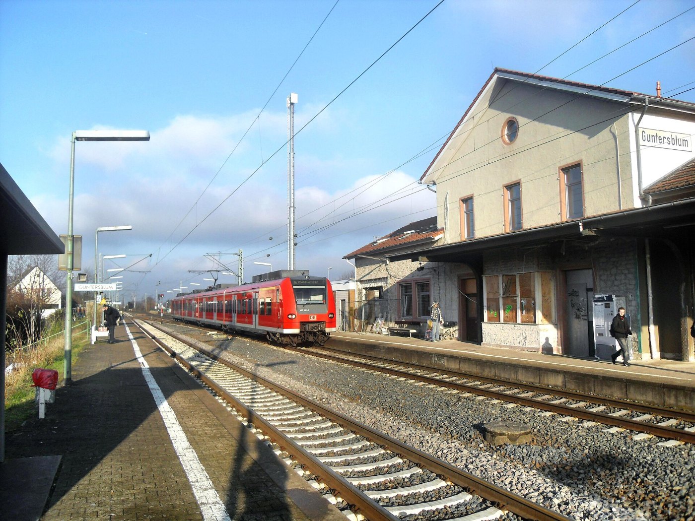 Baureihe 425 im Guntersblumer Bahnhof