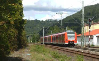 Regionalexpress der Baureihe 425 bei Oberndorf