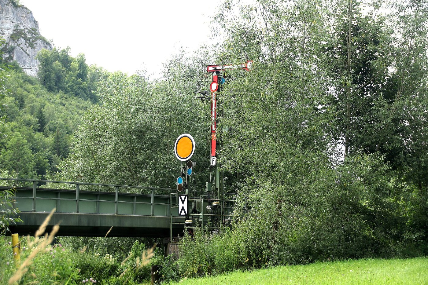 Signale an einer deutschen Bahnstrecke