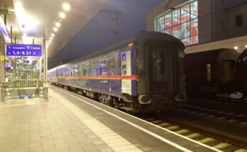 Nightjet-Nachtzug am Bahnsteig