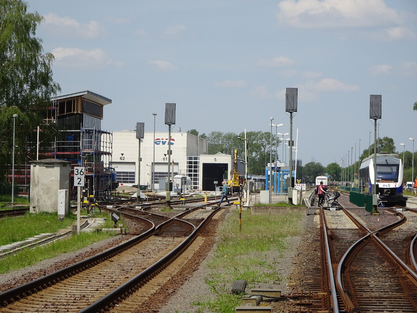 Bremervörde, Züge und Bahnanlagen