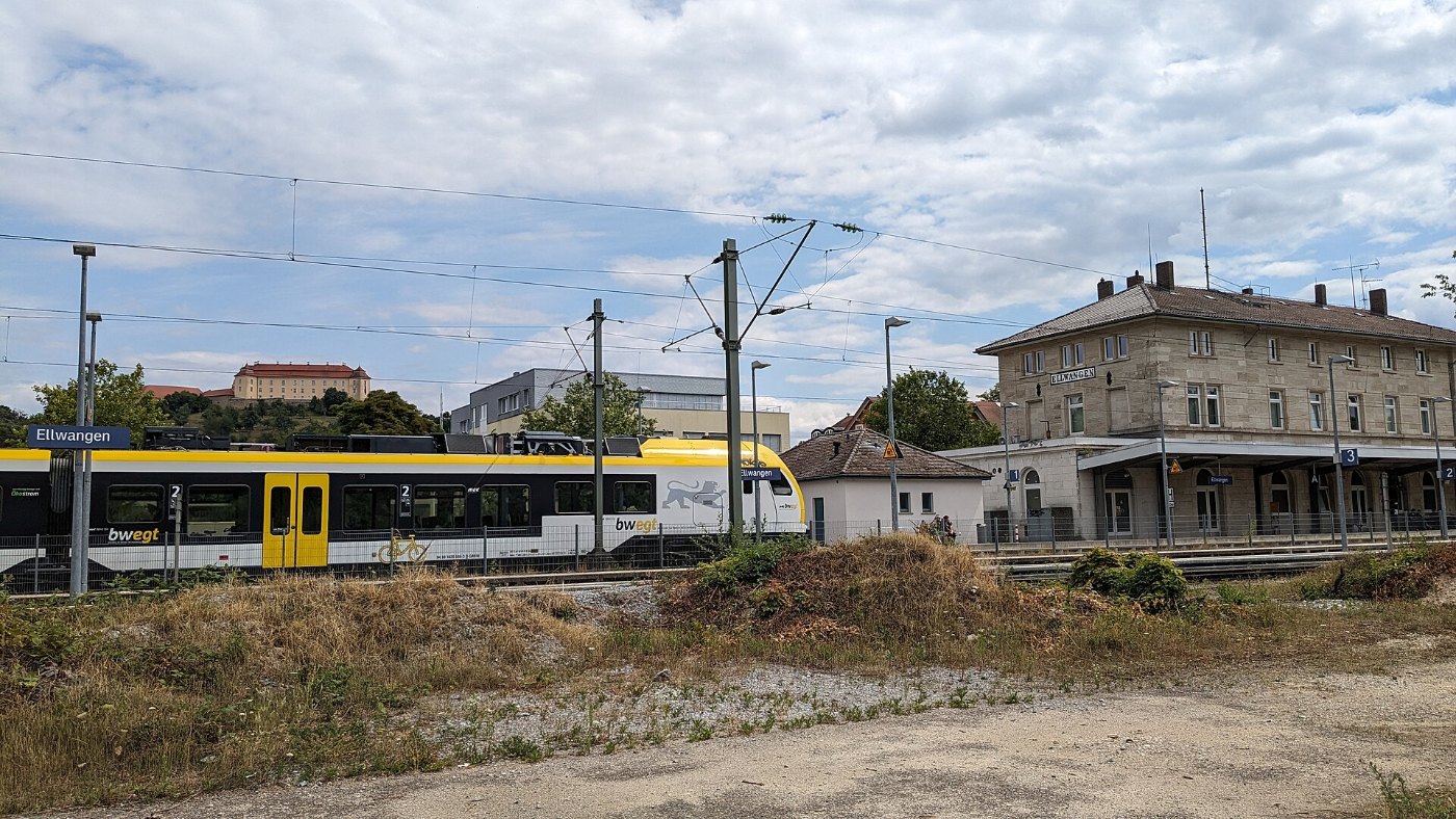 Bahnhof Ellwangen Gleisseite 2023