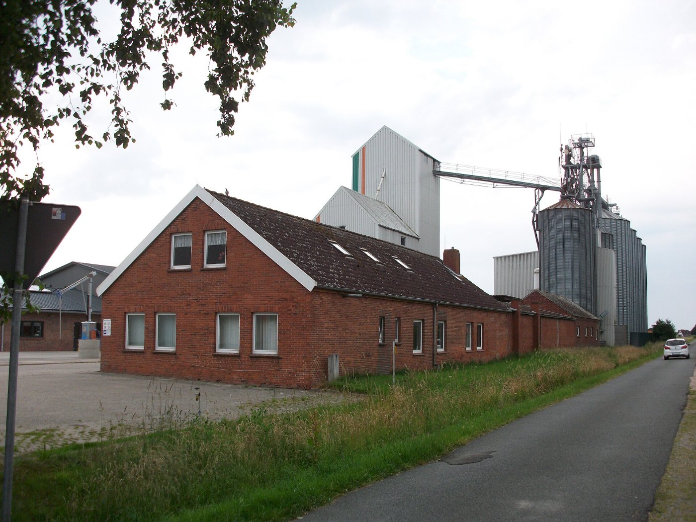 Ehemalige Bahnstrecke Jever–Harle beim Bf. Carolinensiel (Goldene Linie)