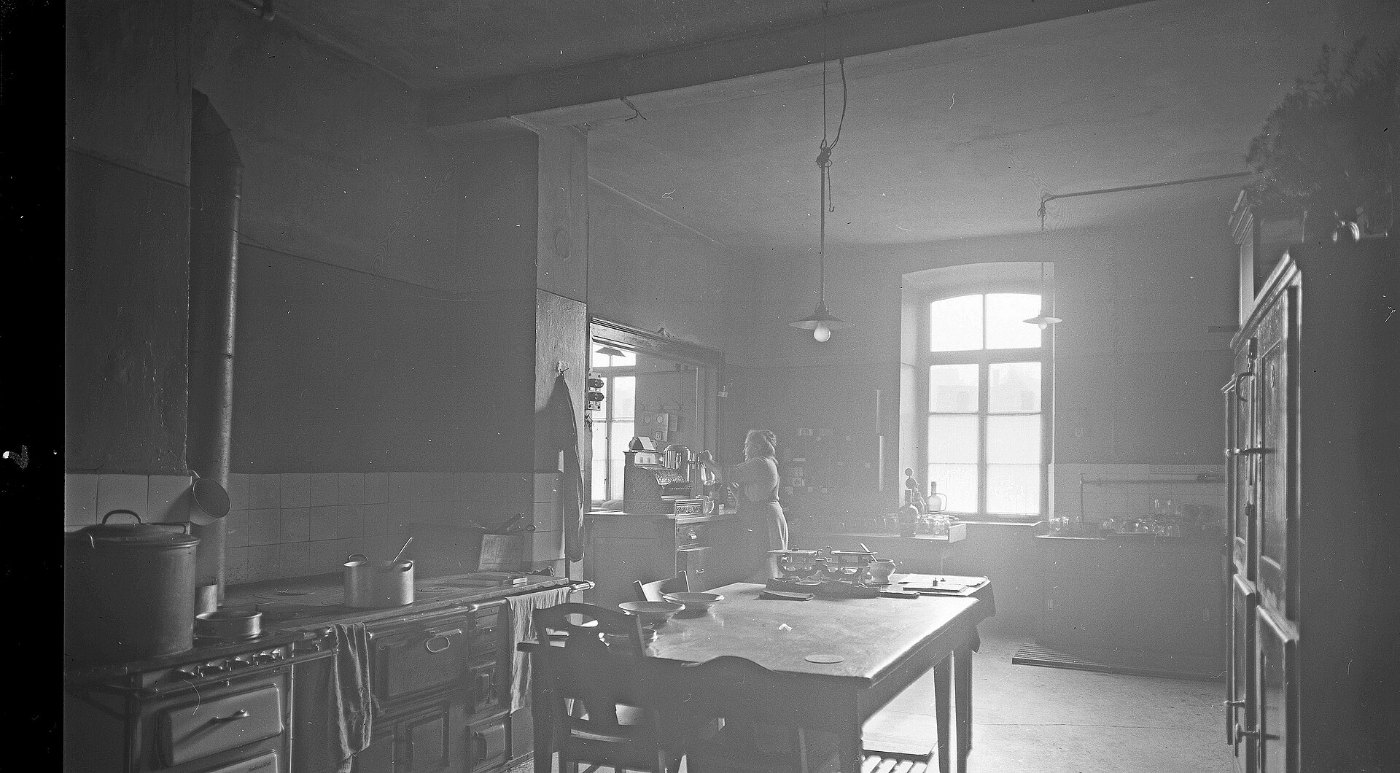 Mühlacker Bahnhofsgaststätte Küche Küchenpersonal LABW Staatsarchiv Ludw