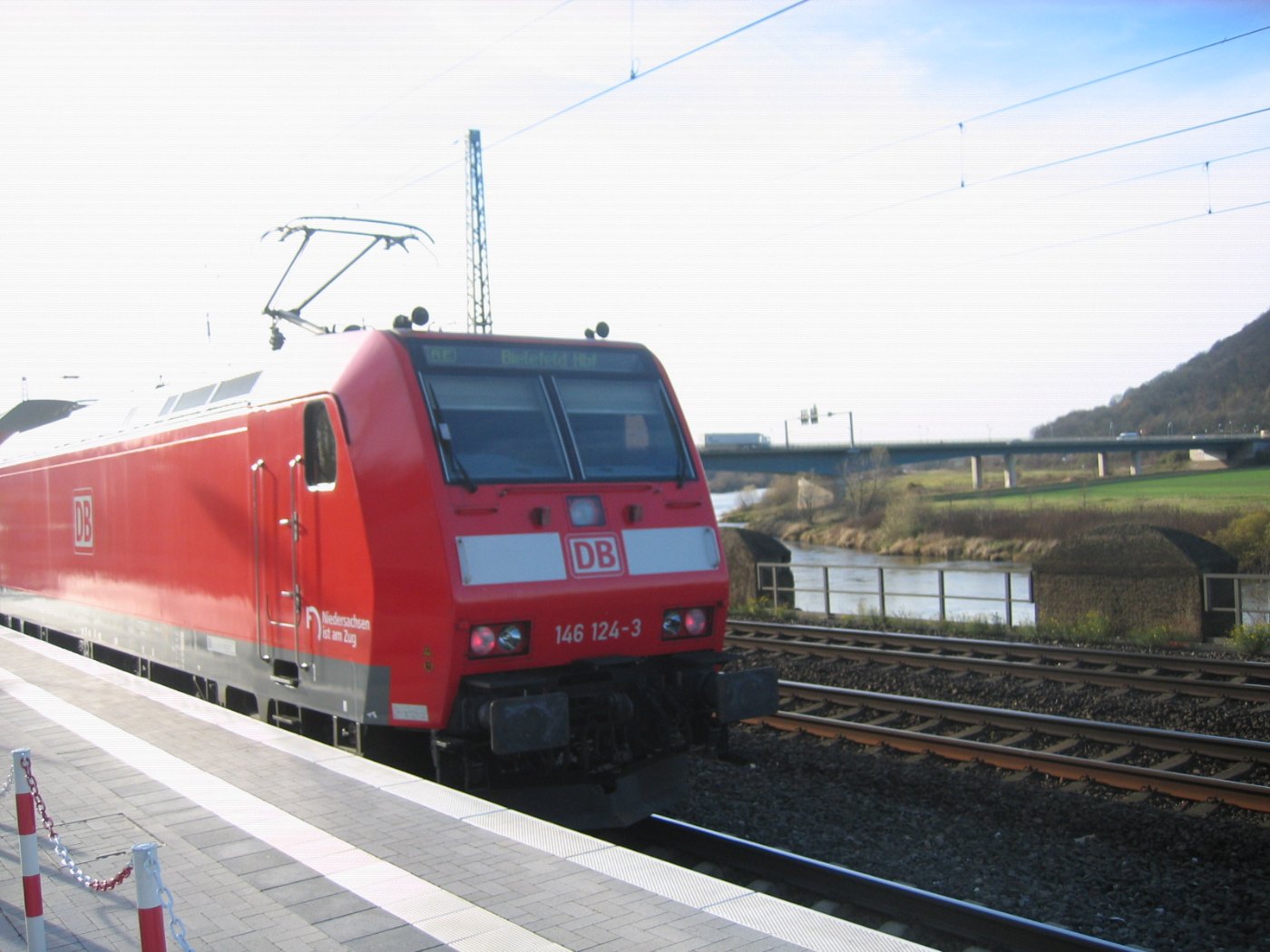 Porta Westfalica, 146 124 3 mit Weser Leine Express, 2009 Nov 026