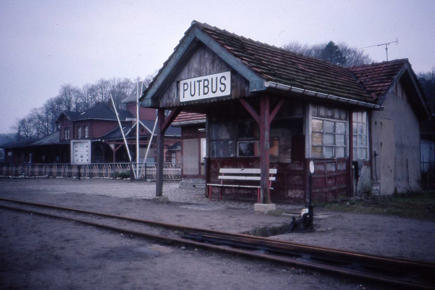 Kleinbahnhof Putbus DDR Jan 1990 ()