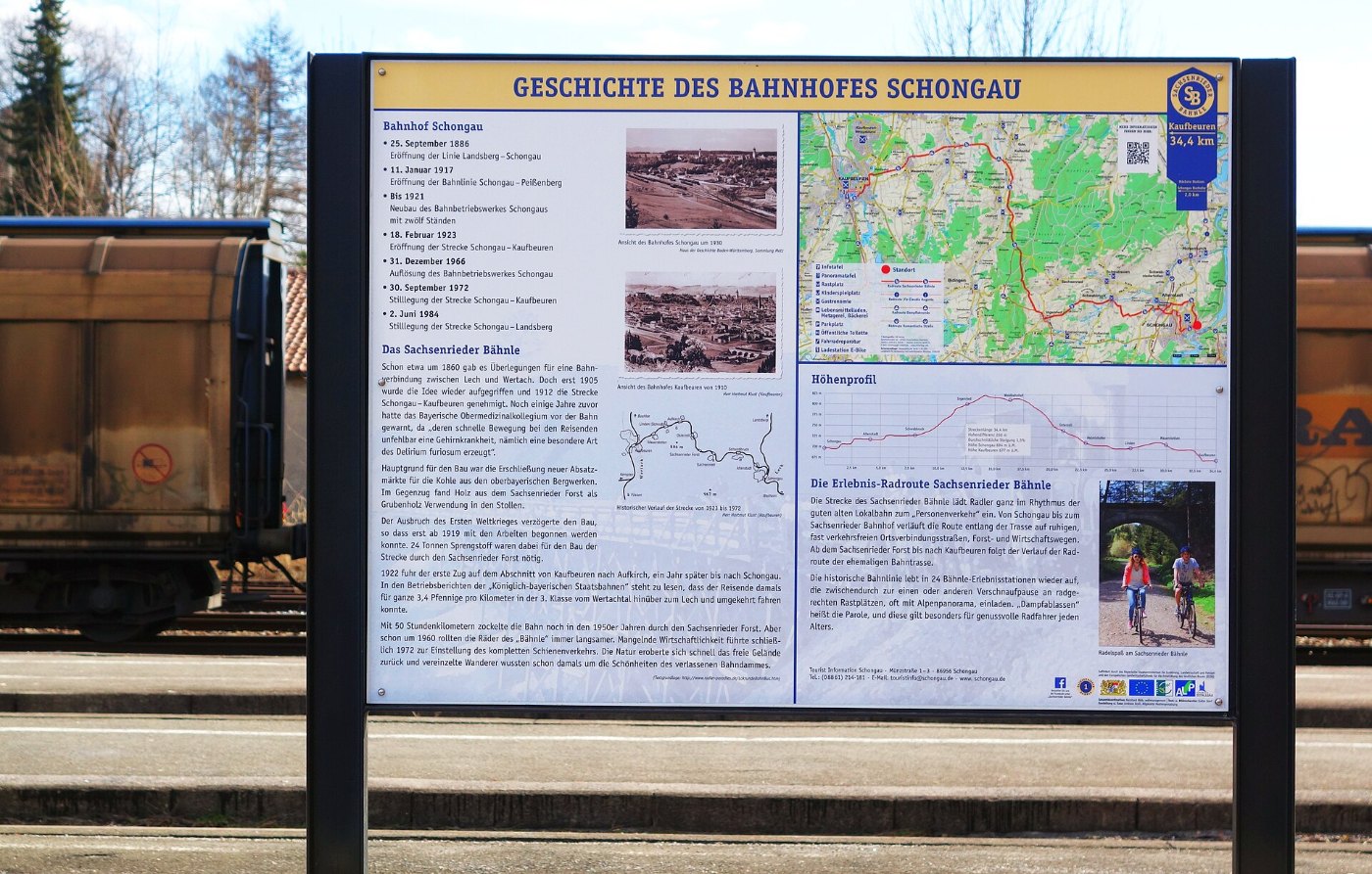 Infotafel am Bahnhof Schongau über Bahnhofsgeschichte und Radroute Sachs