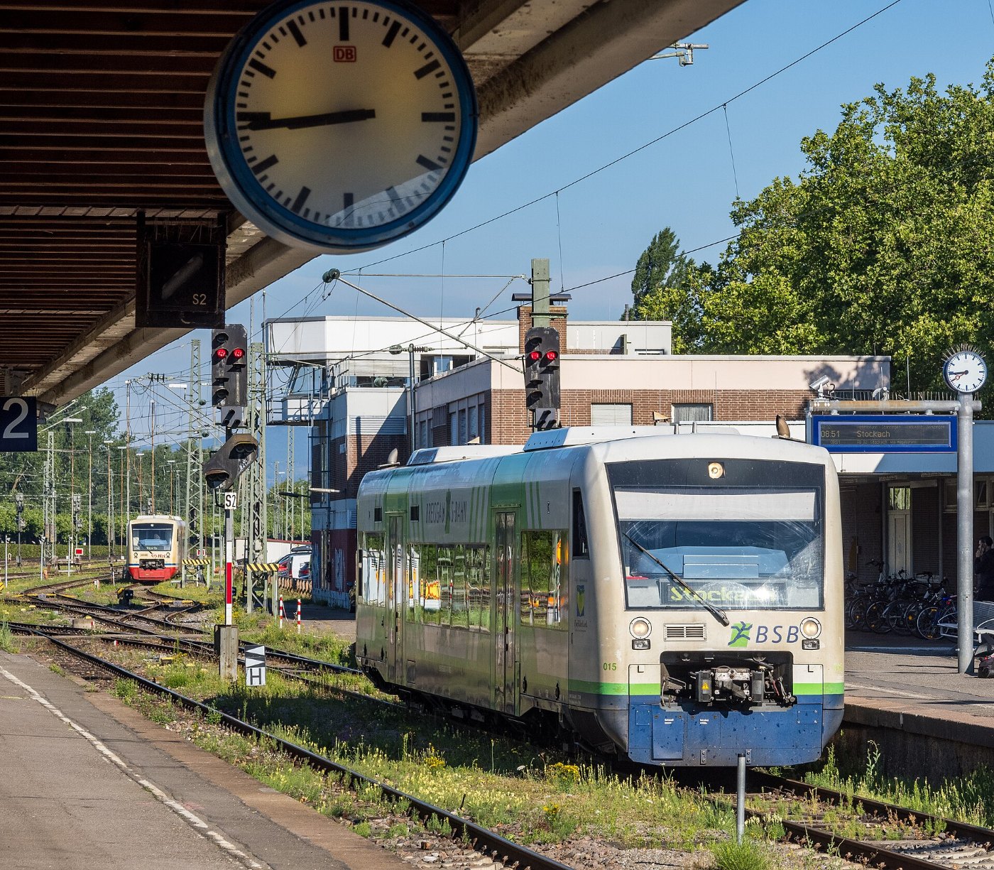 Bahnhof Radolfzell mit der RB32 nach Stockach (2023)