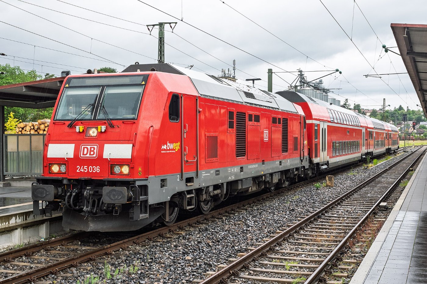 DB 245 036 mit 3 DoSto Wagen RegioExpress in Radolfzell (2025)