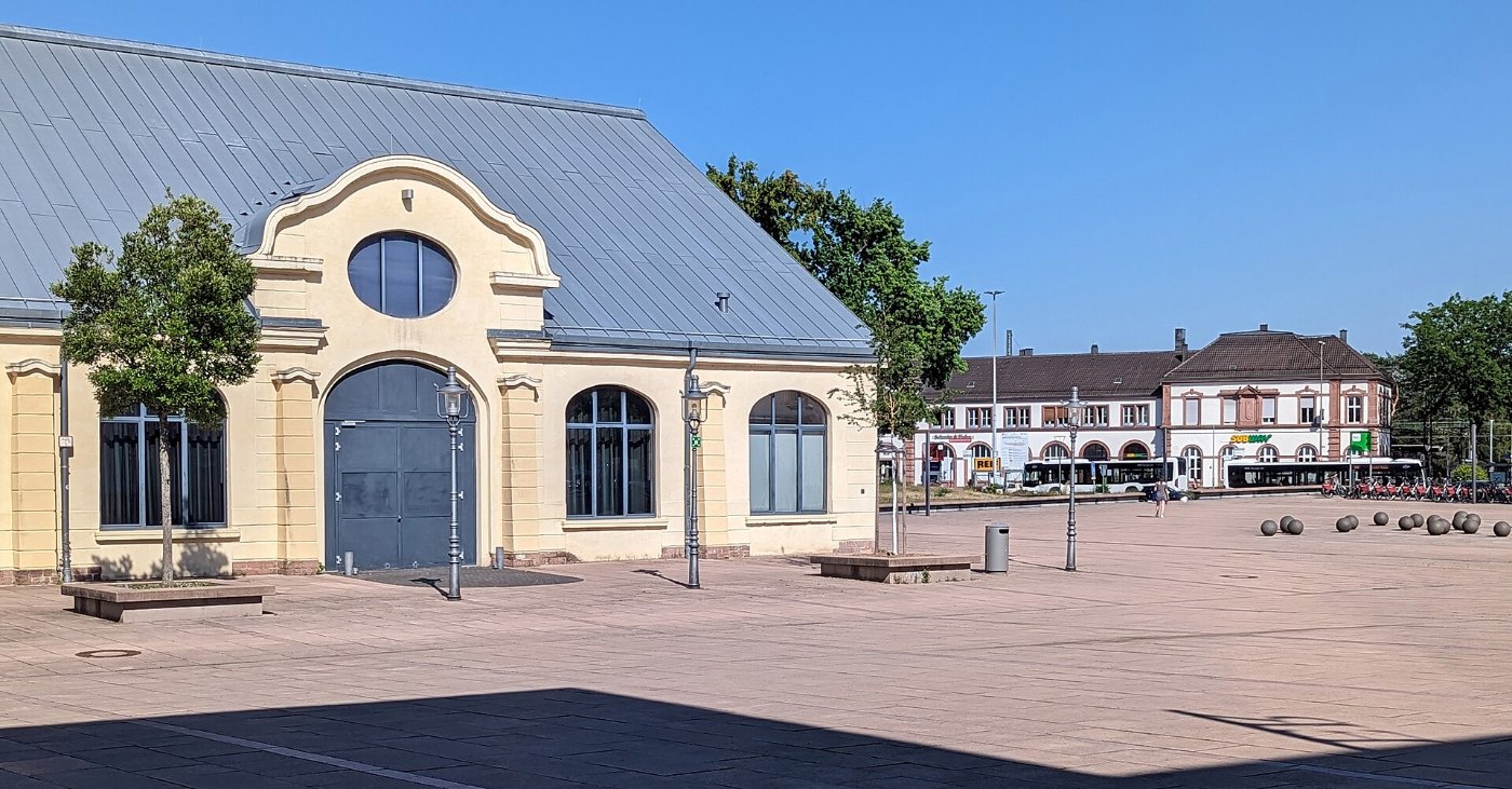 Rastatt Reithalle 06 Bahnhof 2023 gje