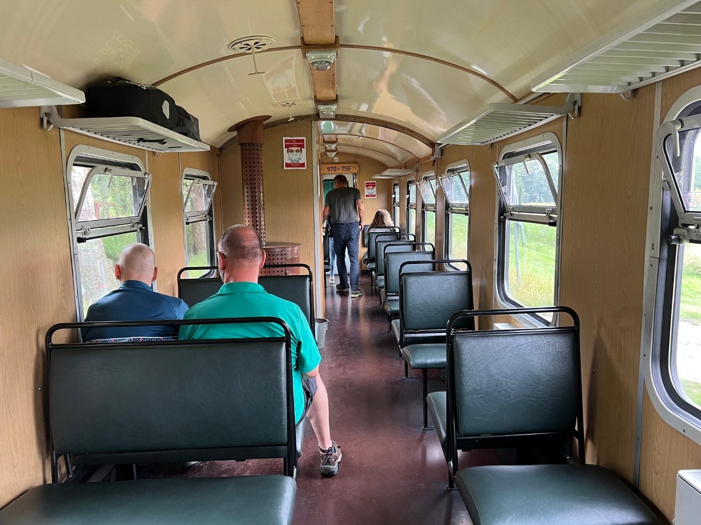 Innenraum eines Wagens des Rasenden Roland