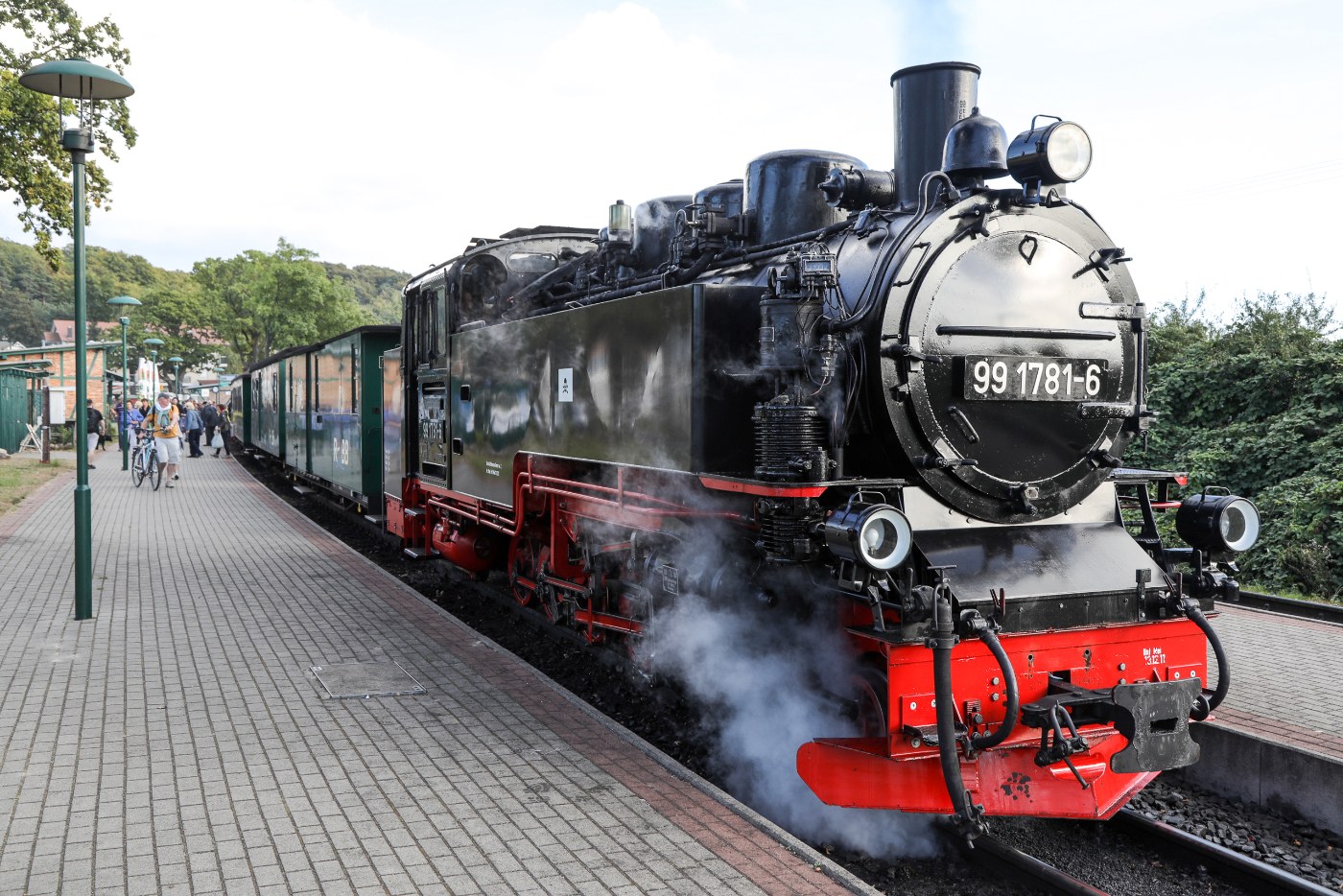 Rasender Roland im Bahnhof Sellin Ost
