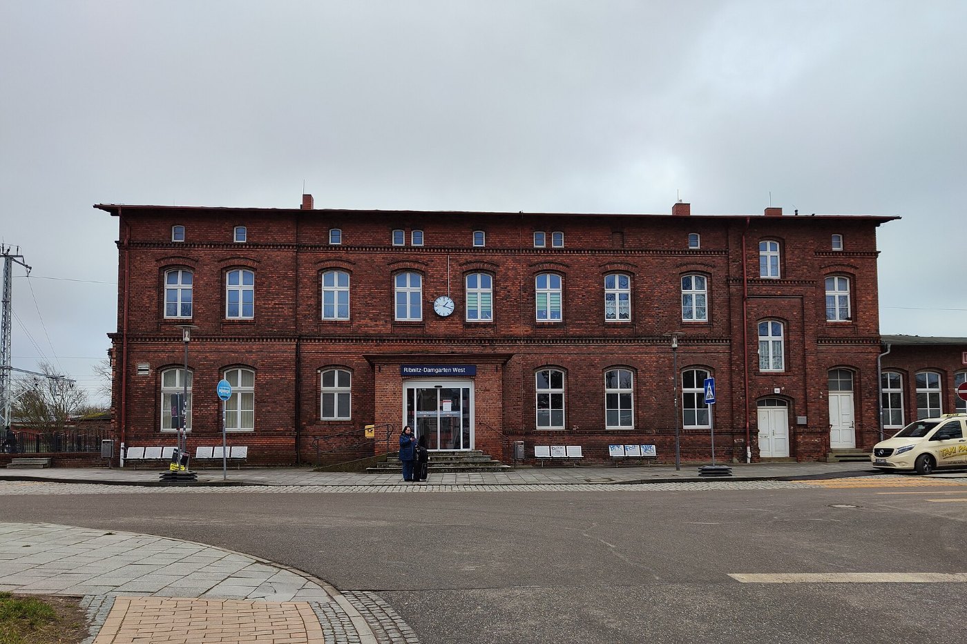 Bahnhof Ribnitz Damgarten West station building