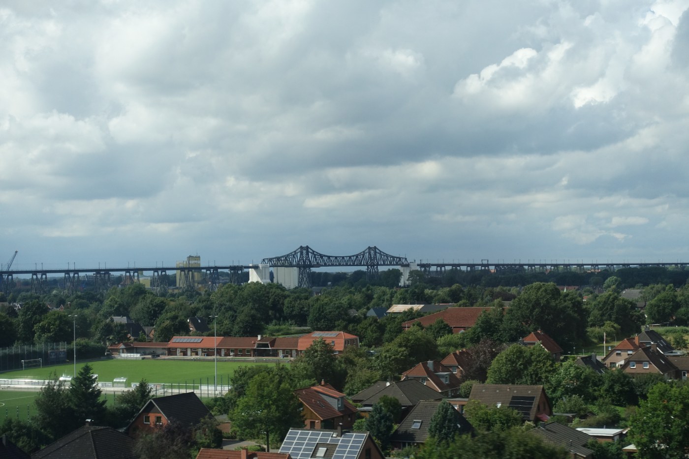Die Rendsburger Hochbrücke über dem Nord-Ostsee-Kanal