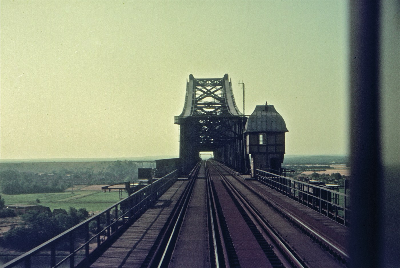Historische Aufnahme der Rendsburger Hochbrücke von 1976