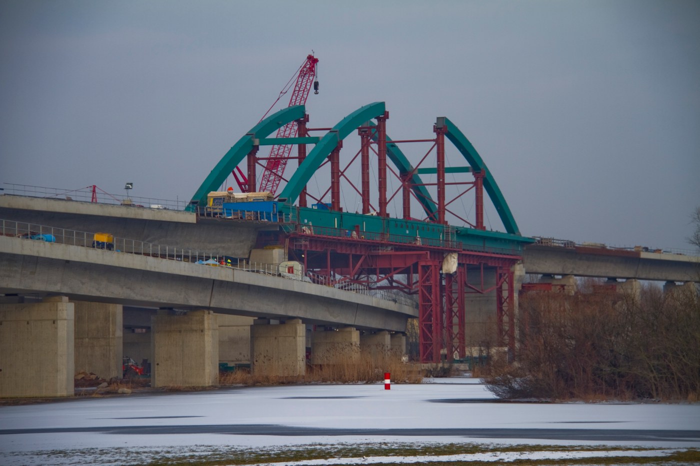 Stabbogenbrücke der Saale-Elster-Talbrücke über die Saale