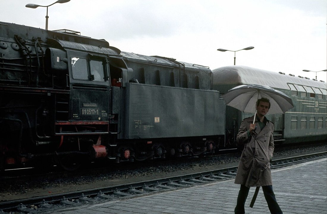 08. Die 01 0517 im Bahnhof Saalfeld. Deutsche Reichsbahn (DDR). ()