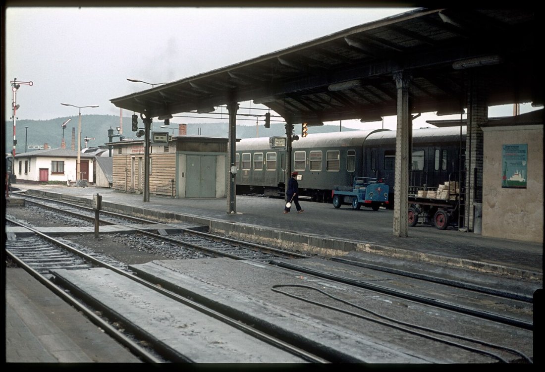 12. Bahnhof Saalfeld (DDR). Deutsche Reichsbahn. ()