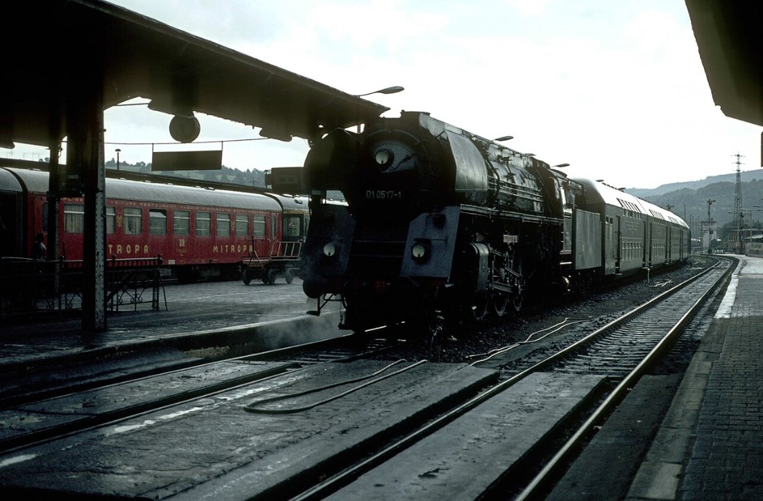 07. Die 01 0517 im Bahnhof Saalfeld (BR 01). Deutsche Reichsbahn (DDR).