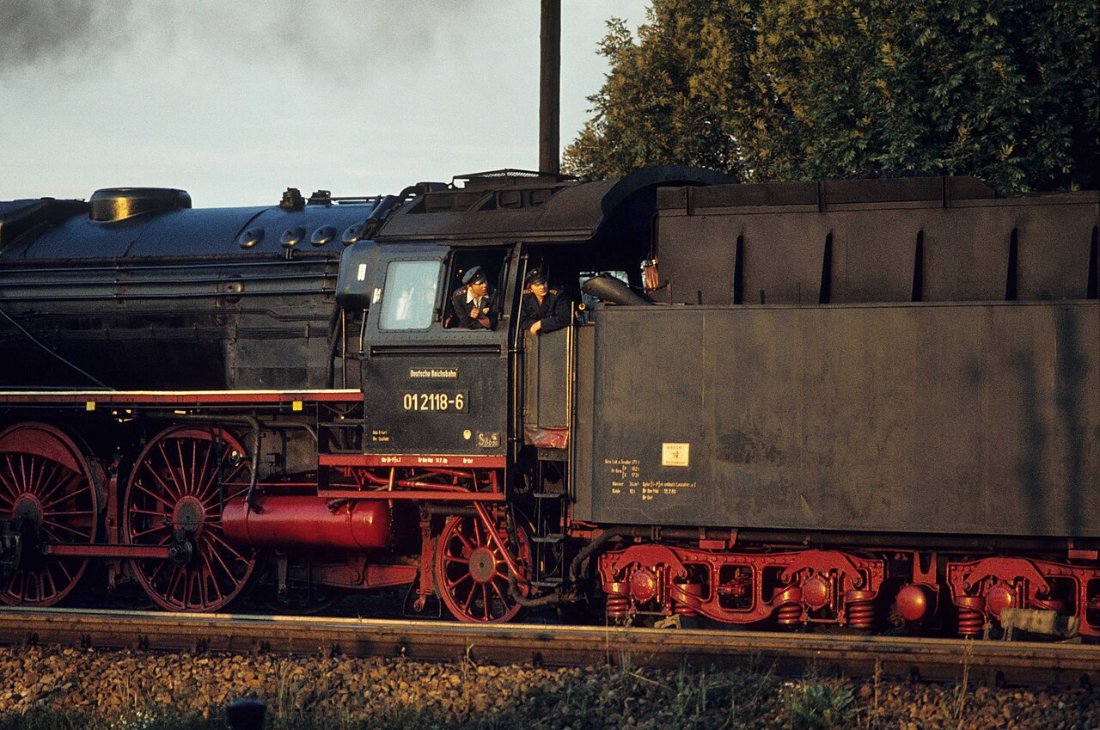 18. Die 01 2118 in Saalfeld. Deutsche Reichsbahn (DDR). ()