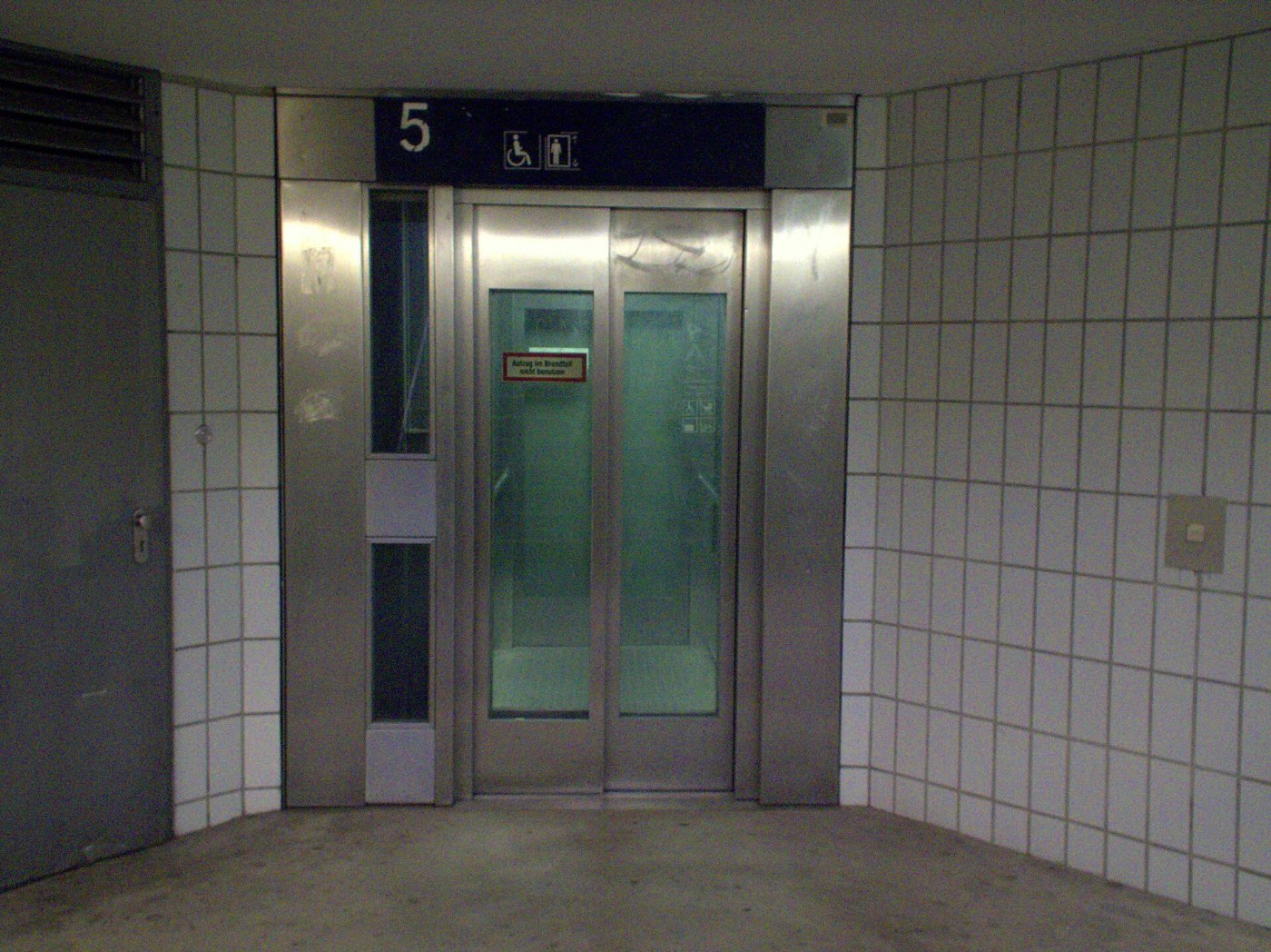 Aufzug Gleis 5 Bahnhof Neumarkt Oberpfalz
