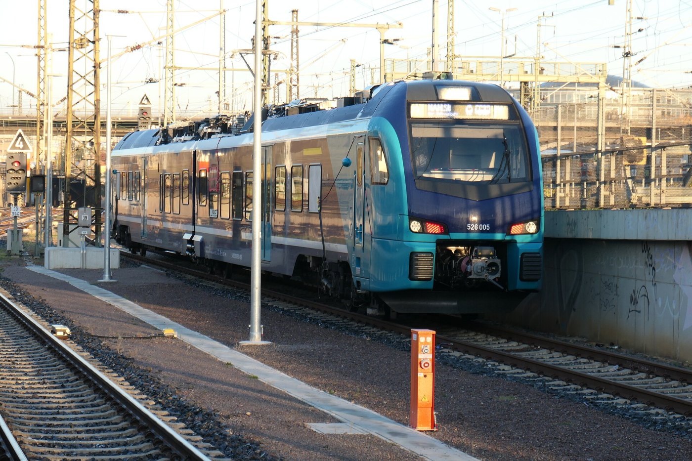 Nah sh Akku Flirt 526 005 Dresden Hauptbahnhof