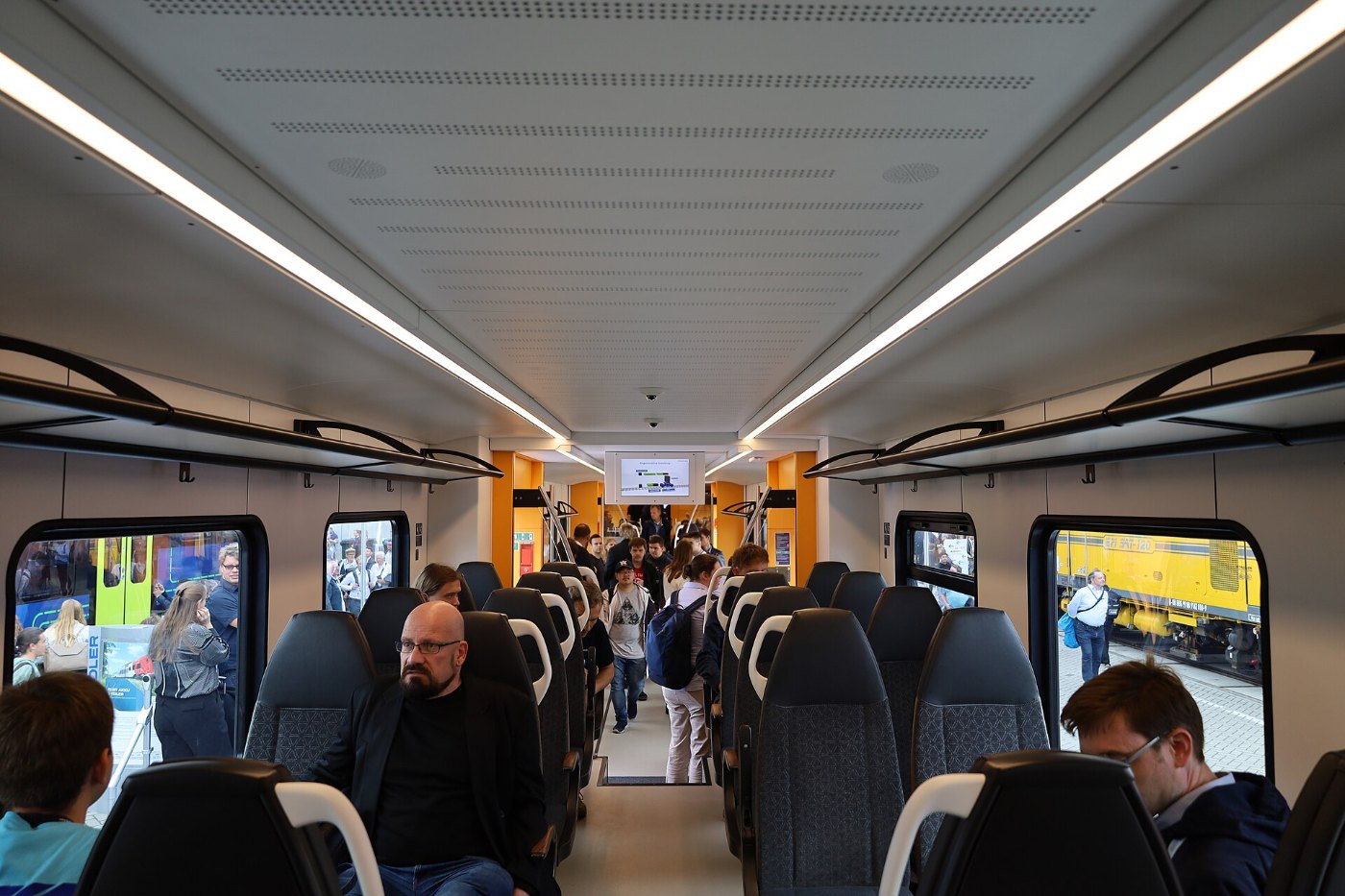 LR24 InnoTrans24 Flirt Akku Pfalz Innenraum