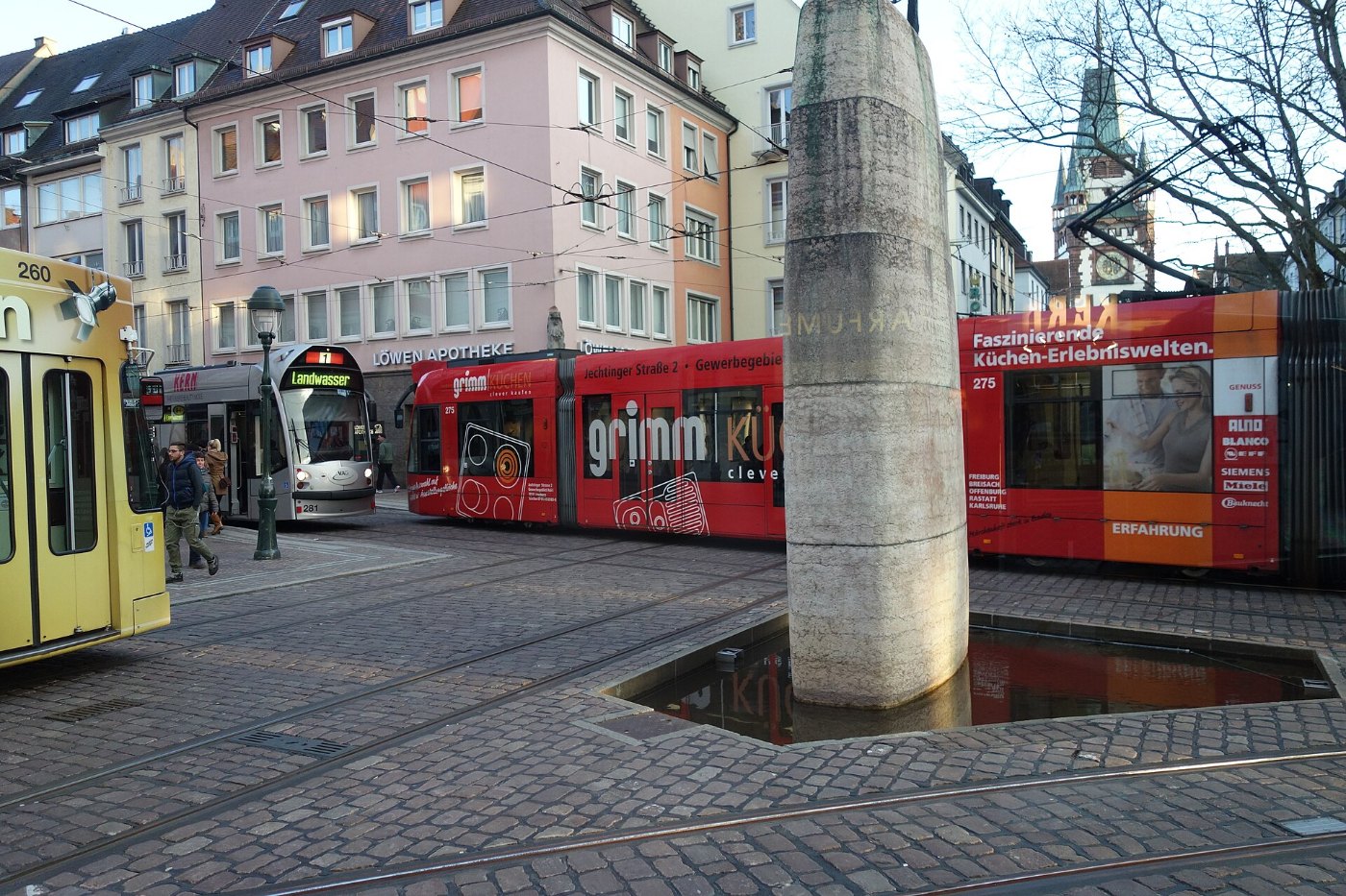 Straßenbahn am Bertoldsbrunnen 2015 2