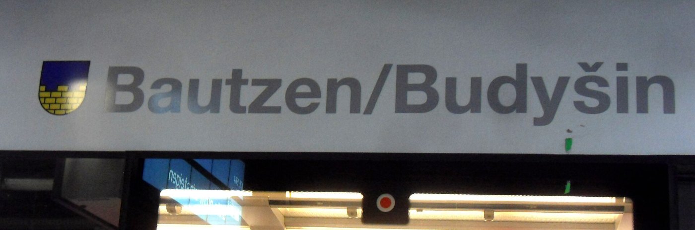 Hamburger Hauptbahnhof auf Bahnsteig zu Gleis 8 ICE 402 043 4 (Tz 43) Ba
